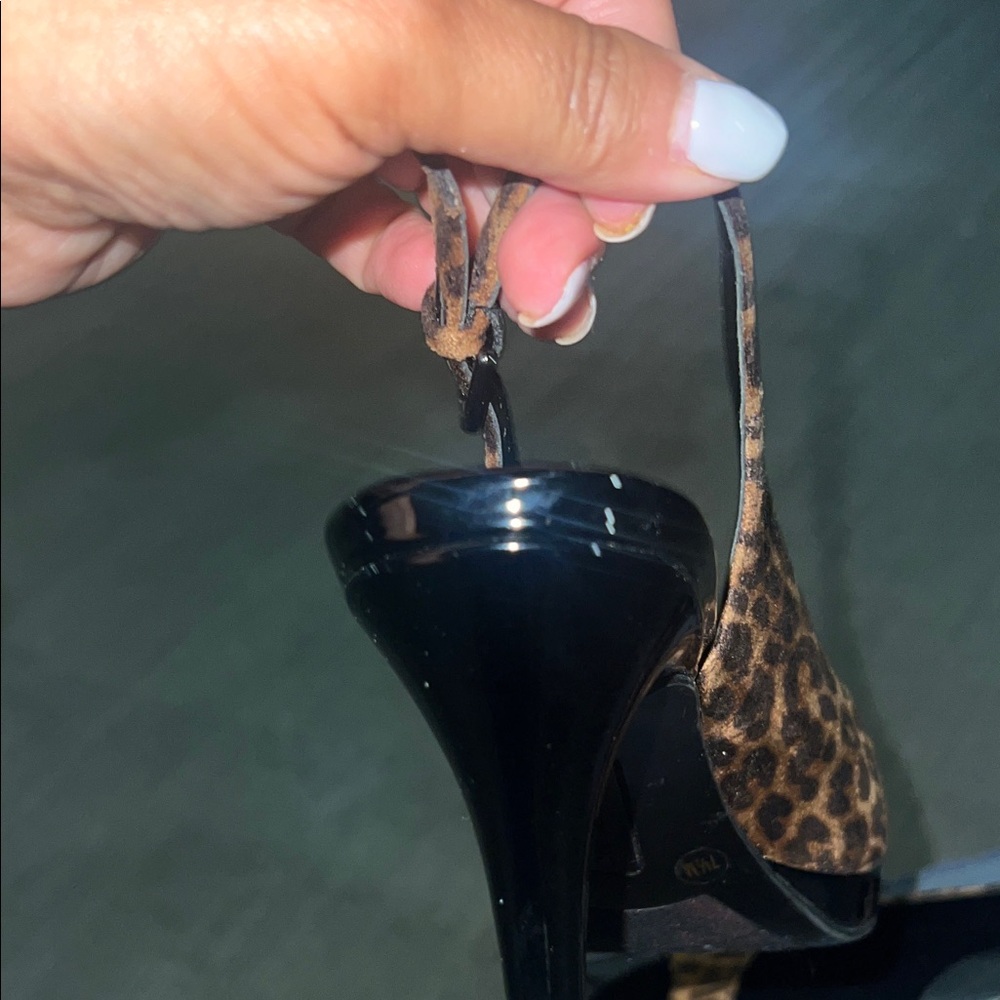 Bandolino Leopard Print Peep Toe Heels - Picture 6 of 6